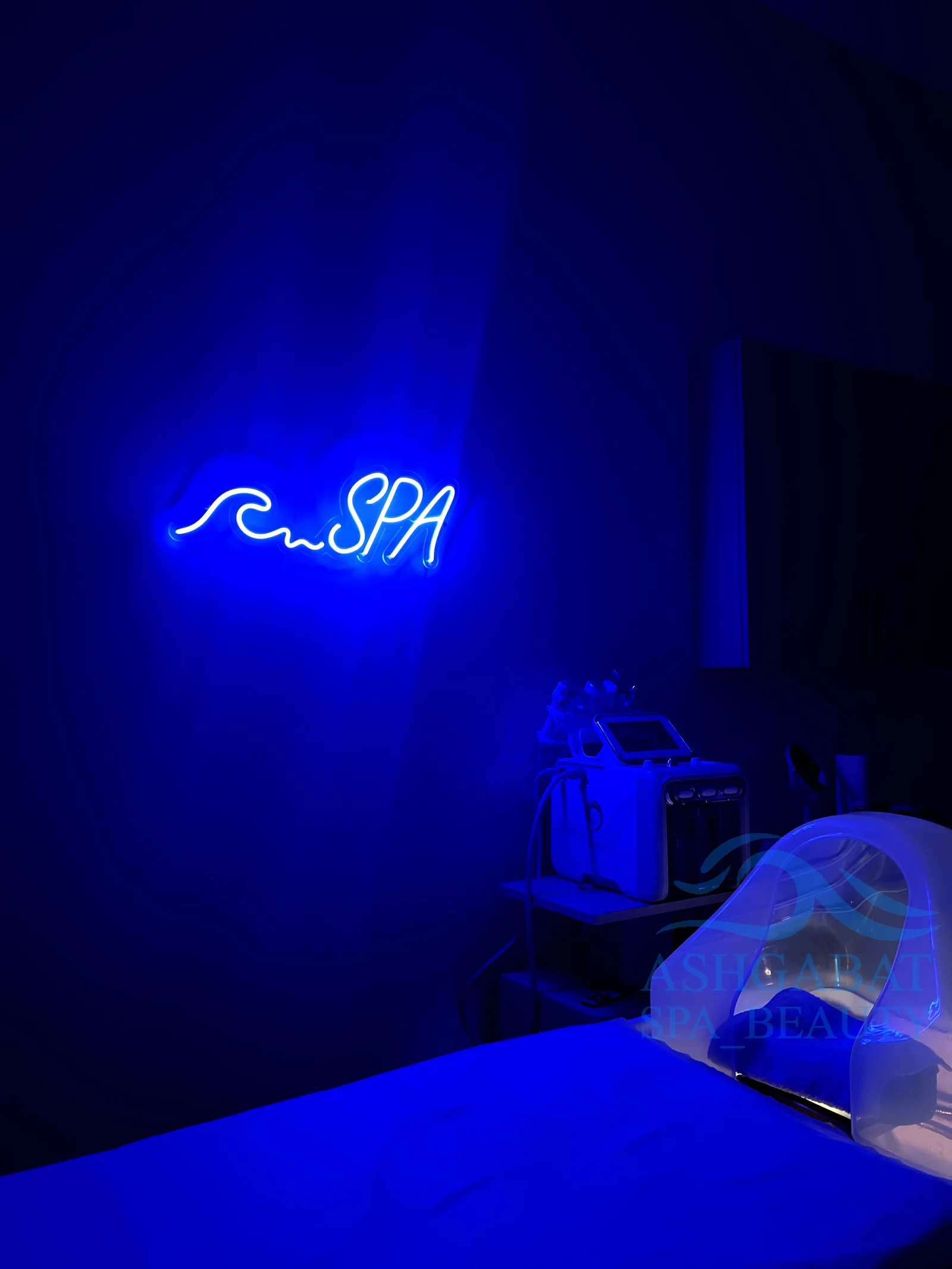 SPA-кабинет с голубой подсветкой